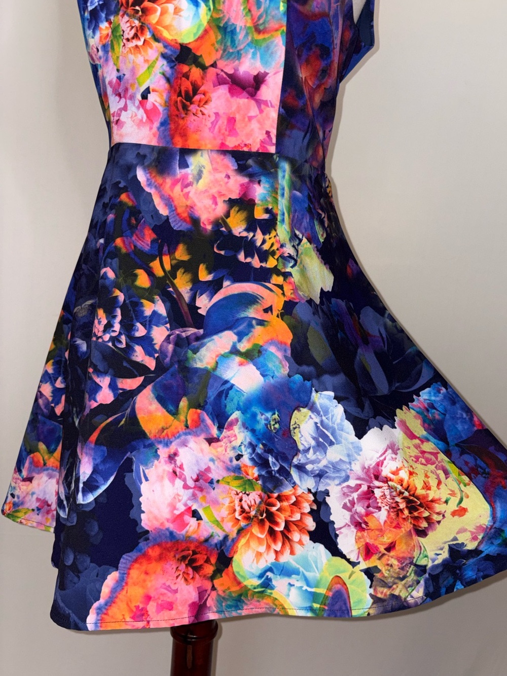 Bardot Vibrant Technicolor Floral Fit-and-Flare Dress Size 8 - Picture 5 of 7